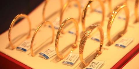 黄金市场再创新高 多家品牌境内足金首饰零售价格突破666元/克